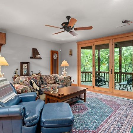Falling Waters At Rumbling Bald Lake Lure Exterior photo
