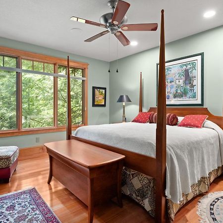 Falling Waters At Rumbling Bald Lake Lure Exterior photo