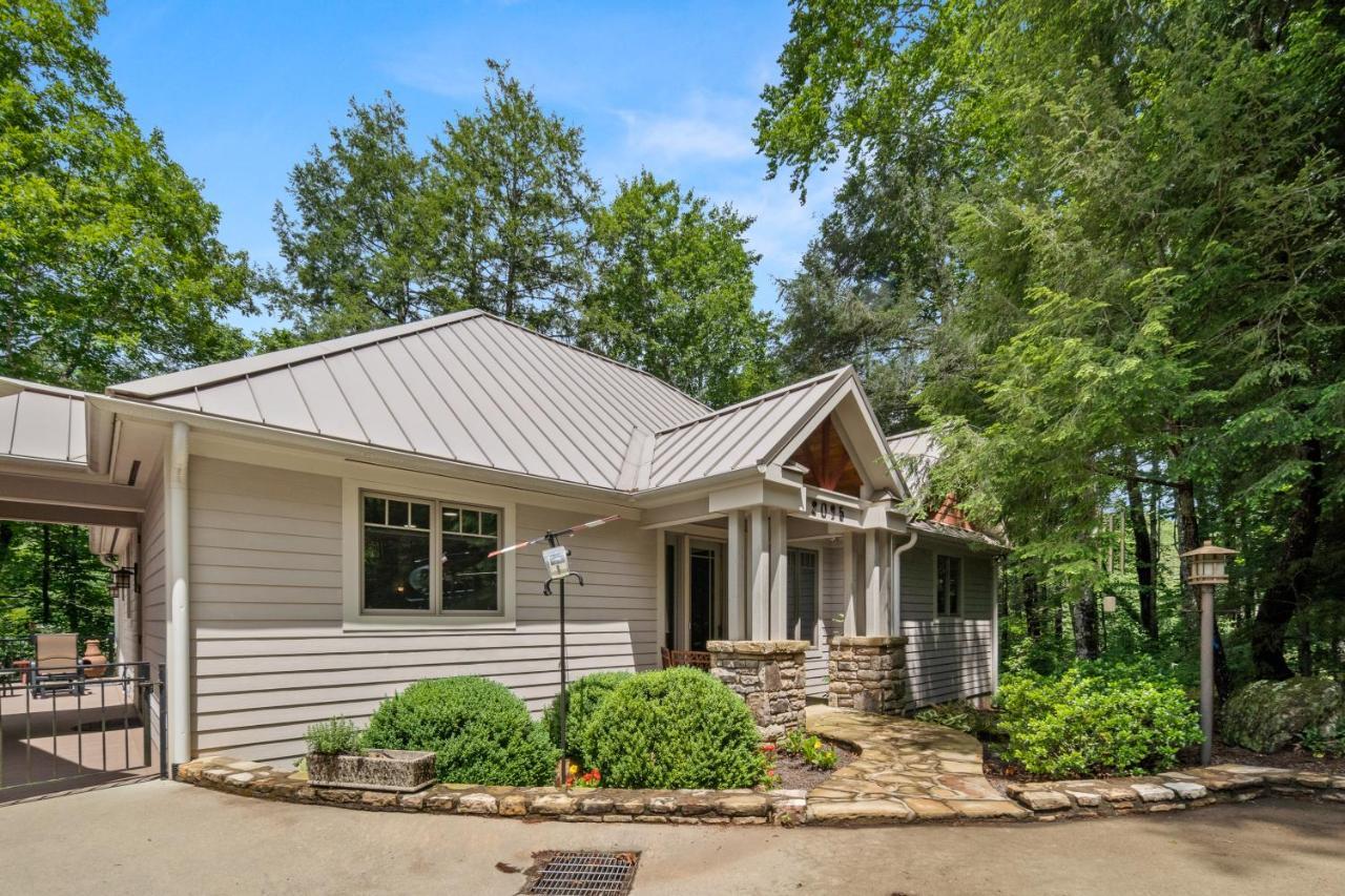 Falling Waters At Rumbling Bald Lake Lure Exterior photo