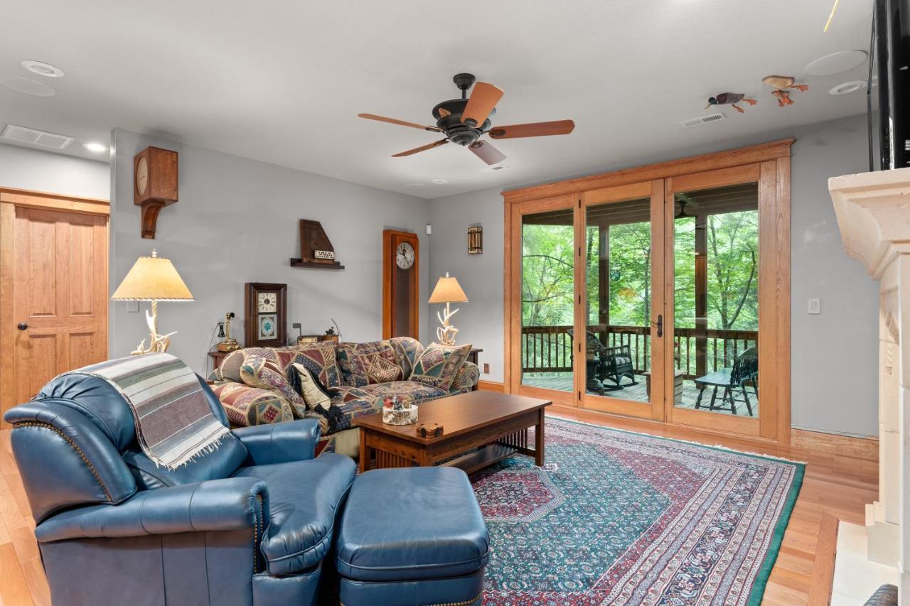 Falling Waters At Rumbling Bald Lake Lure Exterior photo