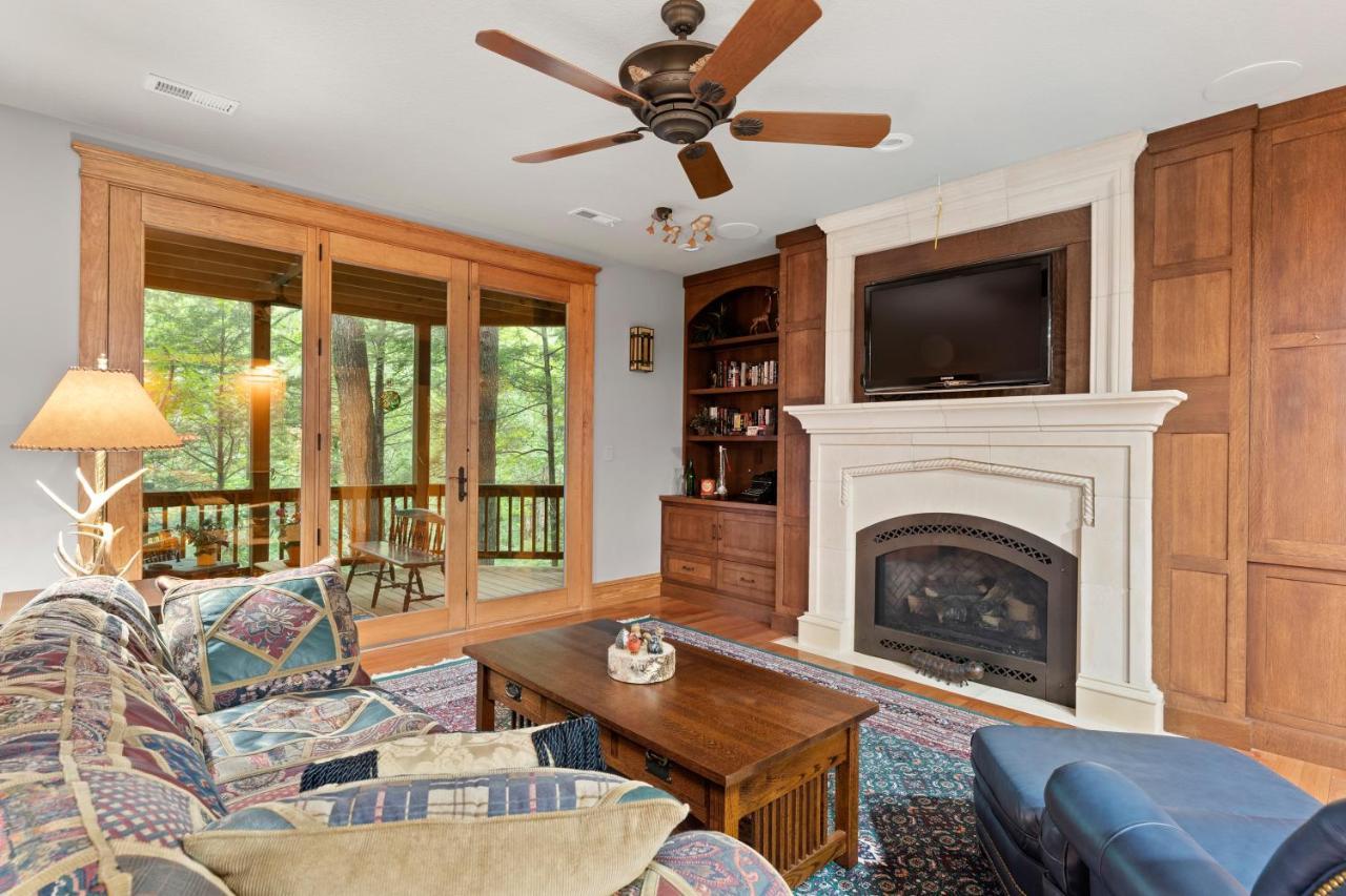 Falling Waters At Rumbling Bald Lake Lure Exterior photo