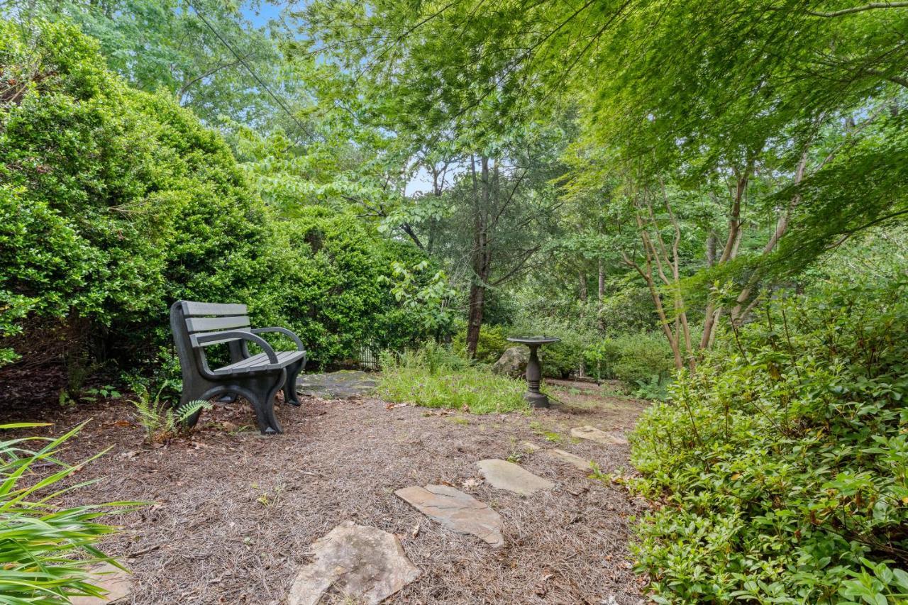 Falling Waters At Rumbling Bald Lake Lure Exterior photo