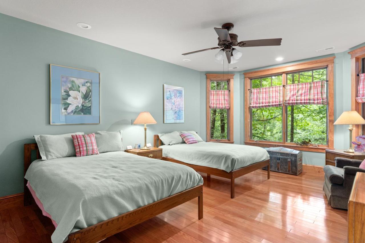 Falling Waters At Rumbling Bald Lake Lure Exterior photo