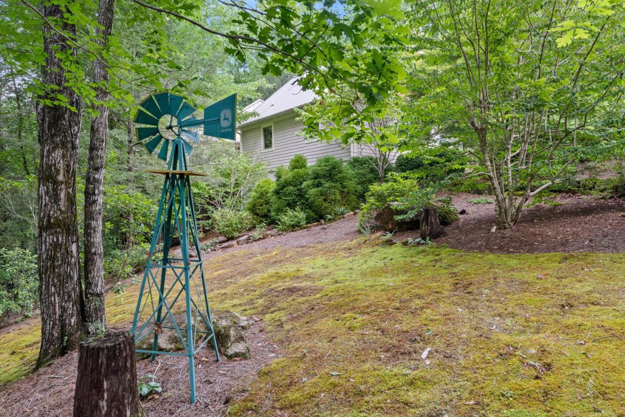 Falling Waters At Rumbling Bald Lake Lure Exterior photo